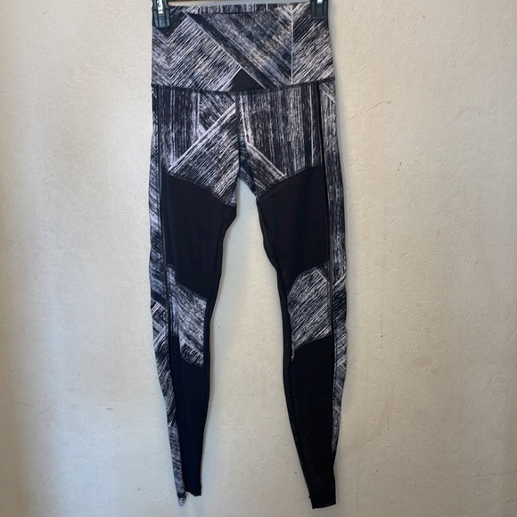 Lululemon Hot To Street Pant Heat Wave White/ Black Size 4 - Picture 1 of 7